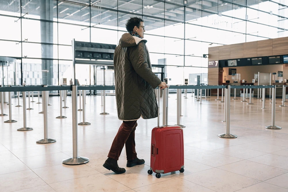 Seamless Slot Registration for Travelers