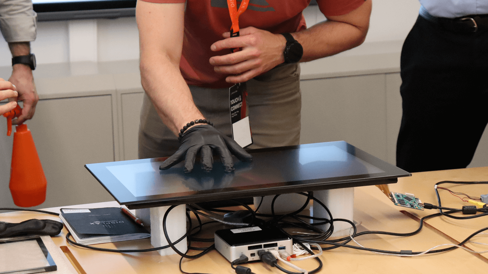 How to Choose the Right PCAP Touchscreen Manufacturer in 2025