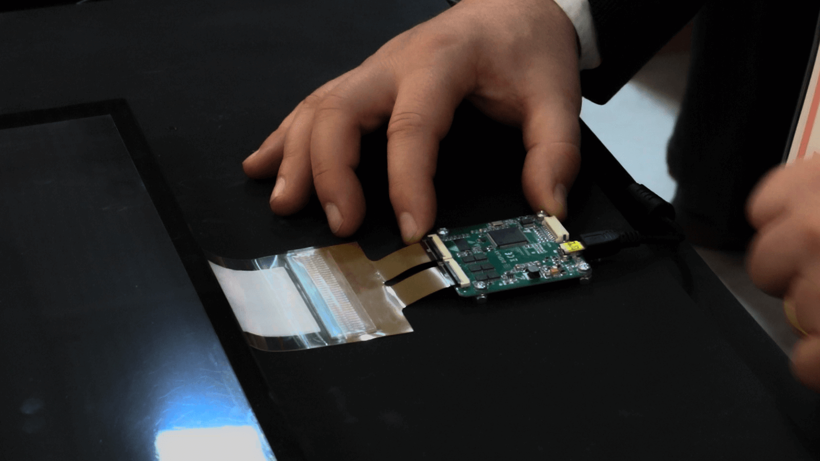 Configure the touchscreens with Precision: DISPLAX Connect