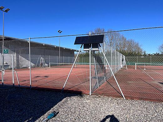 Tennis extérieur solaire
