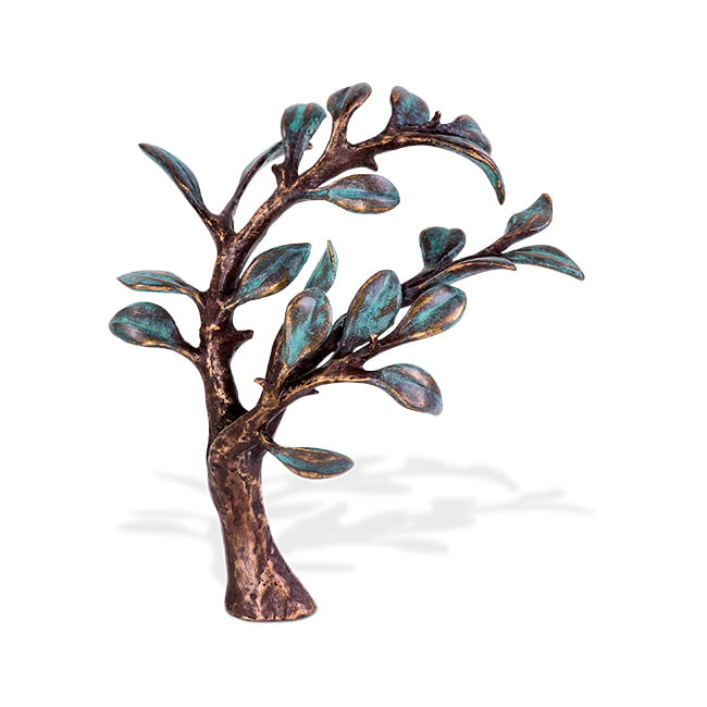 Bronzen boom met groene blaadjes