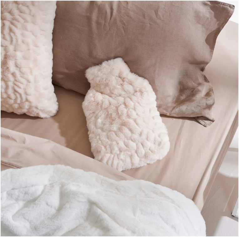 PLAIDS COCOONING - Bouillotte Fausse fourrure blanche Galet PLAIDS COCOONING - Bouillotte Fausse fourrure blanche Galet