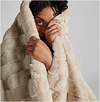 WARO par Plaids Cocooning - Plaid fausse fourrure Dune WARO par Plaids Cocooning - Plaid fausse fourrure Dune