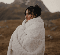 WARO par Plaids Cocooning - Plaid Fausse Fourrure Galet WARO par Plaids Cocooning - Plaid Fausse Fourrure Galet