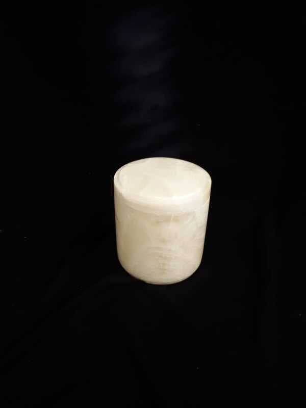 Natuurstenen urn wit Natuurstenen urn wit