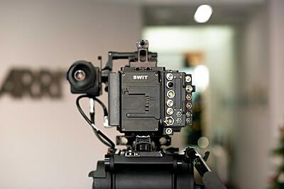 KA-A30B | High load with multi-sockets Hot-Swap Plate, 28V B-Mount to ARRI ALEXA SXT/LF/65 KA-A30B | High load with multi-sockets Hot-Swap Plate, 28V B-Mount to ARRI ALEXA SXT/LF/65