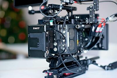 KA-R30B | High load with multi-sockets Hot-Swap Adaptor, 28V B-Mount to ARRI ALEXA Mini or Mini LF KA-R30B | High load with multi-sockets Hot-Swap Adaptor, 28V B-Mount to ARRI ALEXA Mini or Mini LF