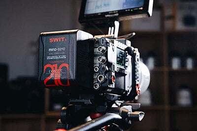 Mino-S210 | USB-C, tiny size with 210Wh pocket mini battery, USB-A/USB-C/D-tap, V-Mount, also ideal for long term use or high power draw lights Mino-S210 | USB-C, tiny size with 210Wh pocket mini battery, USB-A/USB-C/D-tap, V-Mount, also ideal for long term use or high power draw lights