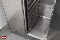 218 - Armadio acciaio inox, per teglie 60 40 1000x700x2050mm porta battente 218 - Armadio acciaio inox, per teglie 60 40 1000x700x2050mm porta battente