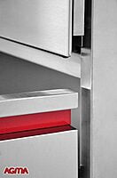 239 - Colonna con forno e porte battenti. Dim. 600x580x2120 mm 239 - Colonna con forno e porte battenti. Dim. 600x580x2120 mm