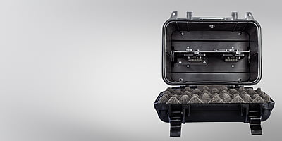 S-4040 | 4-Battery power station box with 48V+24V output S-4040 | 4-Battery power station box with 48V+24V output