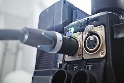 TD-R210S | 500W Super High load 48V/24V  Flexible Stand-mounted Adaptor for dual batterieS, V-mount TD-R210S | 500W Super High load 48V/24V  Flexible Stand-mounted Adaptor for dual batterieS, V-mount