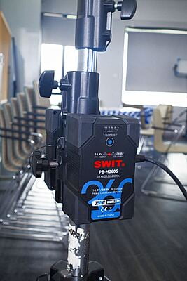 TD-R210S | 500W Super High load 48V/24V  Flexible Stand-mounted Adaptor for dual batterieS, V-mount TD-R210S | 500W Super High load 48V/24V  Flexible Stand-mounted Adaptor for dual batterieS, V-mount