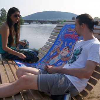 Hungrymonkey Duschhandtuch am Wasser
