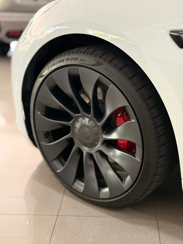 TESLA MODEL 3 PERFORMANCE