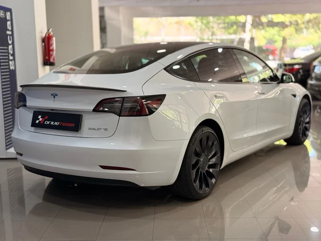TESLA MODEL 3 PERFORMANCE