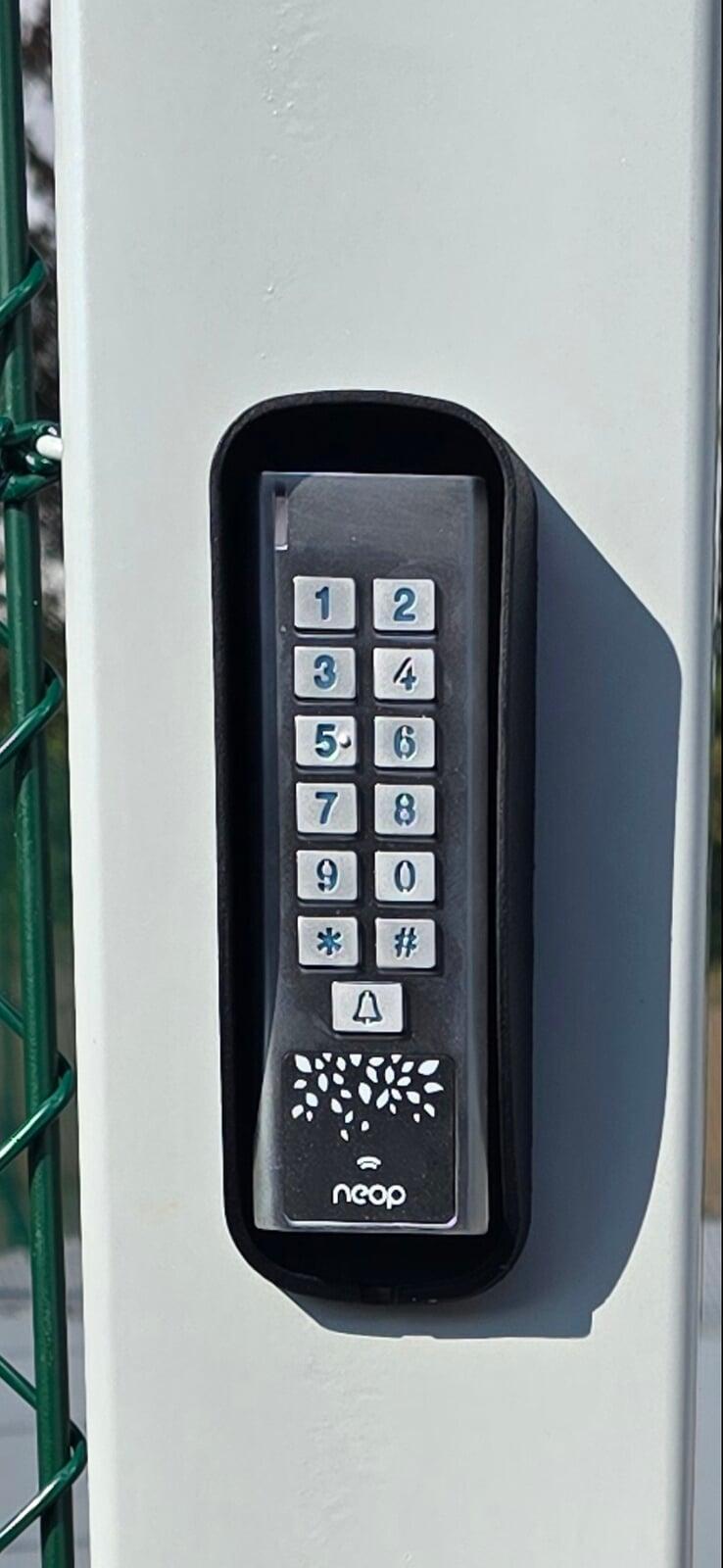 Clavier métallique Neop avec Lecteur de badge  Clavier métallique Neop avec Lecteur de badge